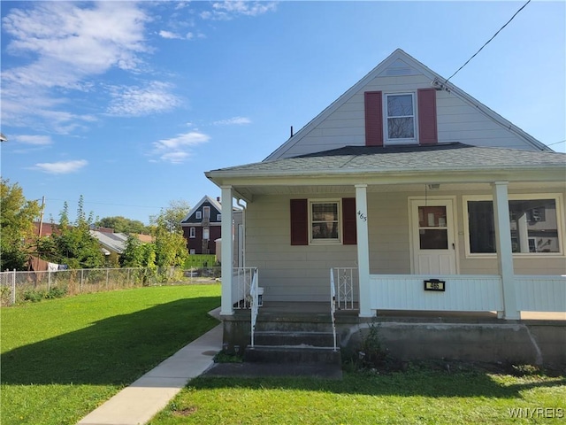 465 18th St, Niagara Falls, NY 14303 - bungalow featuring a porch and a shingled roof