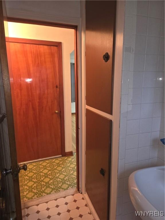 465 18th St, Niagara Falls, NY 14303 - bathroom featuring tile patterned floors