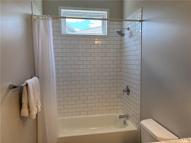 105 Austin Meadows Dr S, Manlius, NY 13104 - full bathroom featuring shower / tub combo with curtain and toilet