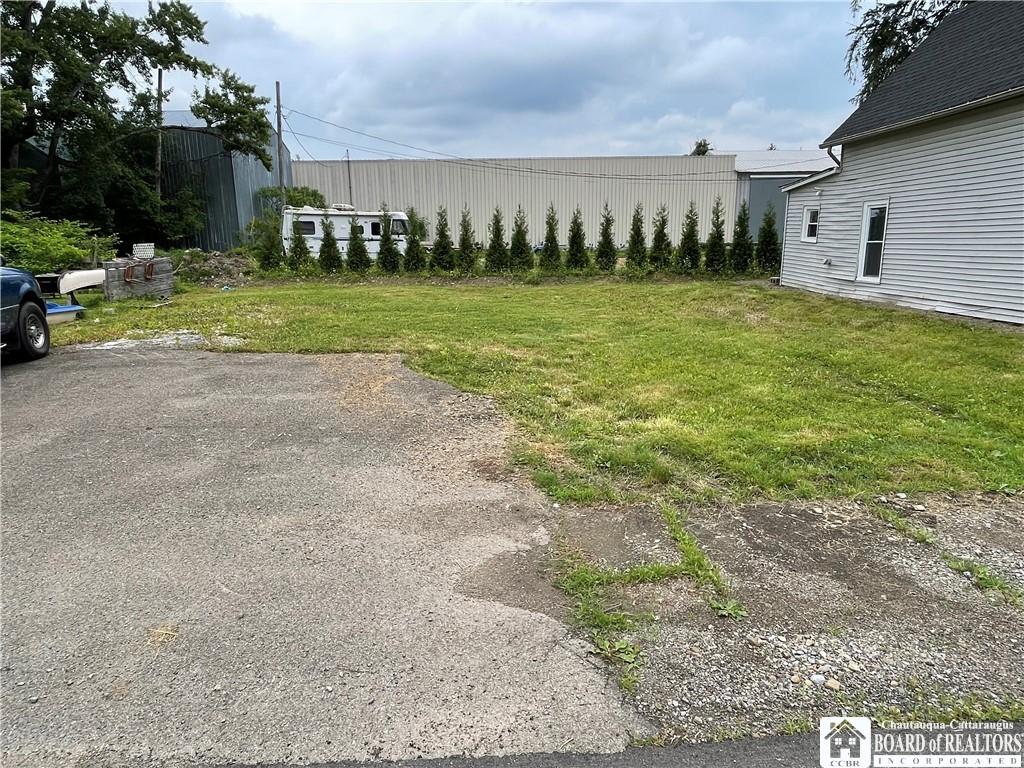 10 Venice St, Ellicott, NY 14720