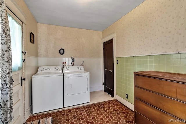 53 Pine Rdg, Cheektowaga, NY 14225 - laundry room with wallpapered walls, a wainscoted wall, and washer and dryer
