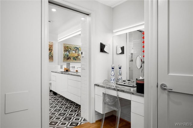 176 Rivermist Dr, Buffalo, NY 14202 - bathroom featuring vanity