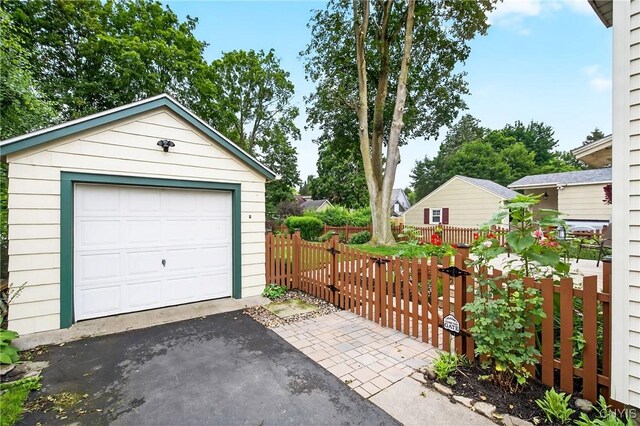 140 Weymouth Rd, Syracuse, NY 13205 - photo 5