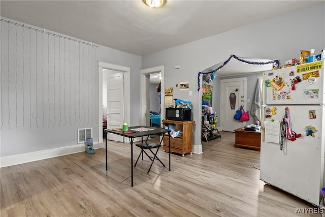 1810 Niagara St, Niagara Falls, NY 14303 - home office with light wood-style flooring and baseboards