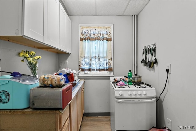 1810 Niagara St, Niagara Falls, NY 14303 - laundry area with light wood finished floors and baseboards