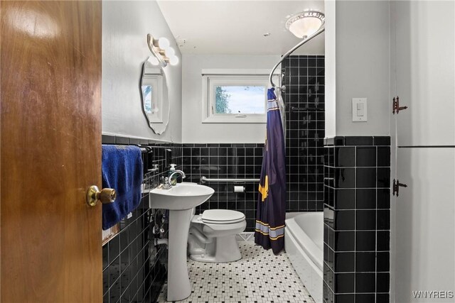 73 Willowcrest Dr, West Seneca, NY 14224 - full bathroom with tile walls, wainscoting, and shower / tub combo