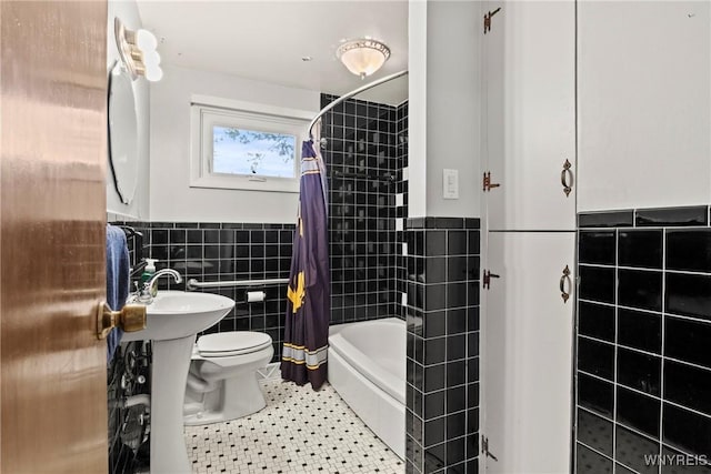 73 Willowcrest Dr, West Seneca, NY 14224 - full bath with tile walls, wainscoting, and shower / tub combo with curtain