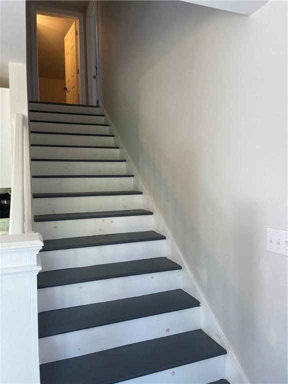 16562 Ridge Rd, Murray, NY 14470 - view of staircase