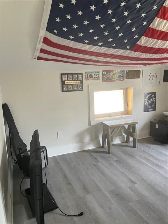 16562 Ridge Rd, Murray, NY 14470 - sitting room with wood finished floors