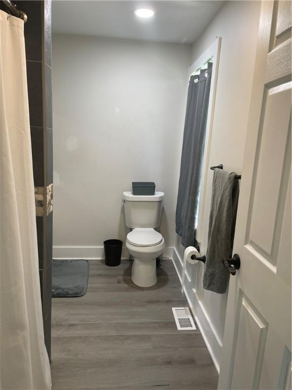 16562 Ridge Rd, Murray, NY 14470 - bathroom with wood finished floors and recessed lighting