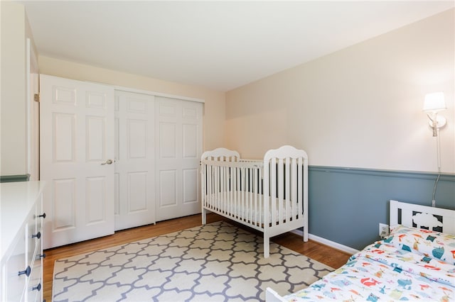 7 Chipping Rdg, Perinton, NY 14450 - bedroom featuring wood finished floors and a closet