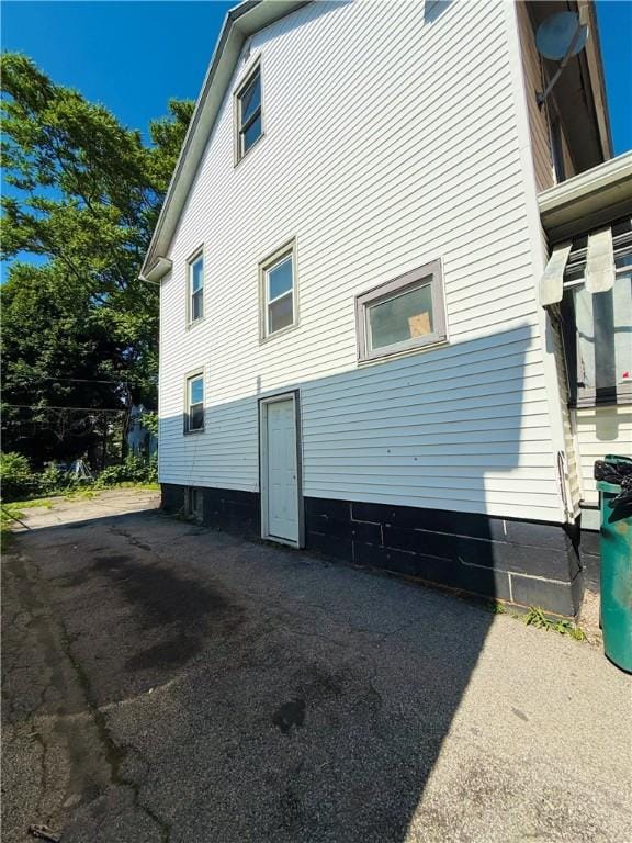 256 Durnan St, Rochester, NY 14621 - view of side of home