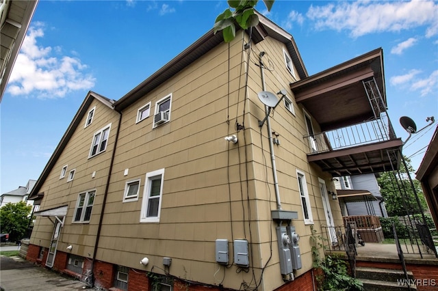 245 Tacoma Ave, Buffalo, NY 14216 - view of side of property with a balcony