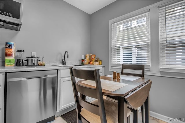 245 Tacoma Ave, Buffalo, NY 14216 - dining area featuring wet bar