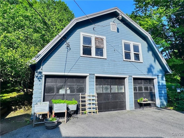 1765 W Rd, Oneida, NY 13421 - view of side of property featuring a gambrel roof and a garage