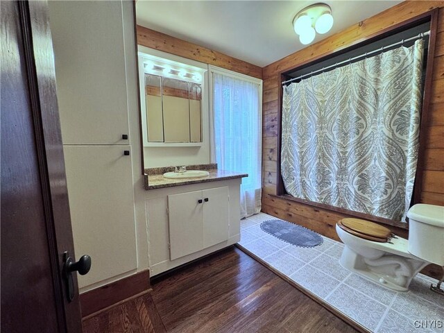1765 W Rd, Oneida, NY 13421 - bathroom featuring vanity, wood finished floors, and shower / bath combo