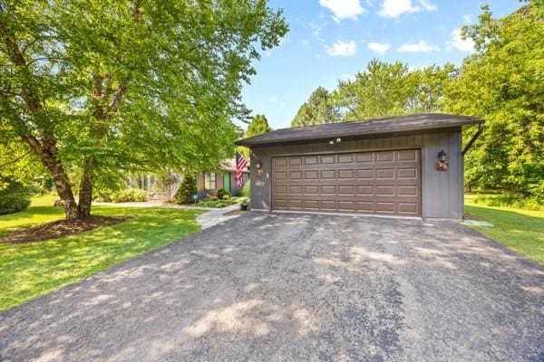 1077 Sharon Ct, Webster, NY 14580 - view of garage