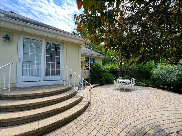39 Wickendon Ct, Amherst, NY 14221 - view of patio / terrace