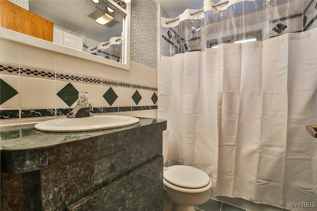 112 Nokomis Pkwy, Cheektowaga, NY 14225 - full bath featuring vanity and tile walls