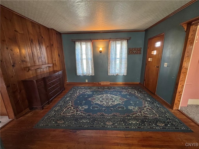 410 W Elm St, Oneida, NY 13421 - entryway with wood finished floors and crown molding