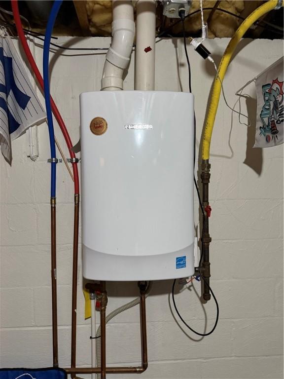157 New Wickham Dr, Penfield, NY 14526 - utilities featuring water heater
