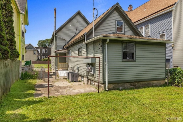 145 14th St, Buffalo, NY 14213 - rear view of house with a patio area