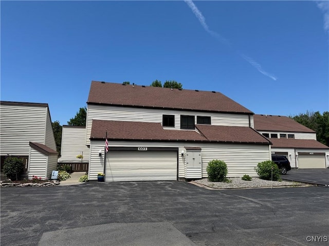 601 Woburn Dr, Camillus, NY 13031 - townhome / multi-family property featuring asphalt driveway