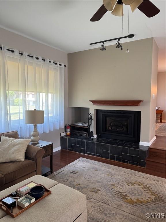 601 Woburn Dr, Camillus, NY 13031 - living area featuring wood finished floors and a ceiling fan