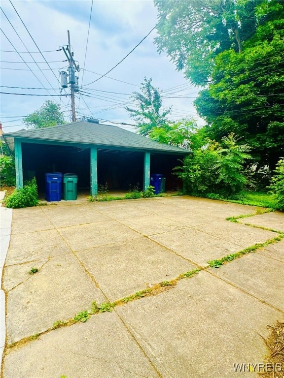 24 Northrup Pl, Buffalo, NY 14214 - view of garage