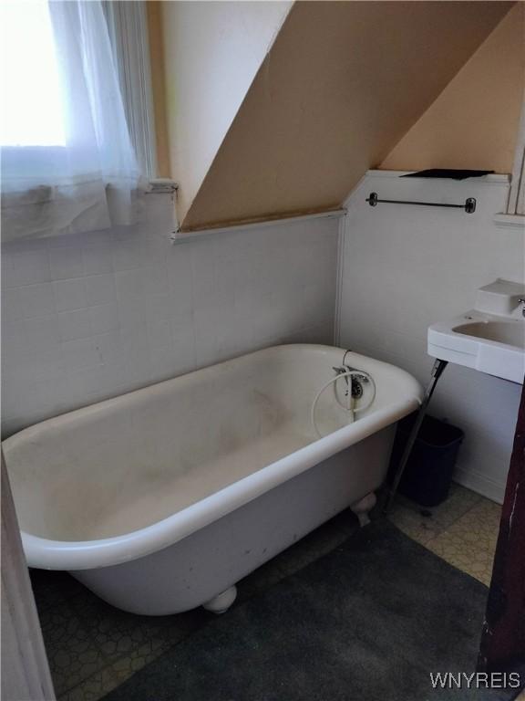 20 Chenango St, Buffalo, NY 14213 - bathroom with a soaking tub