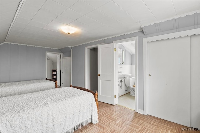 194 Woodridge Ave, Cheektowaga, NY 14225 - bedroom featuring connected bathroom