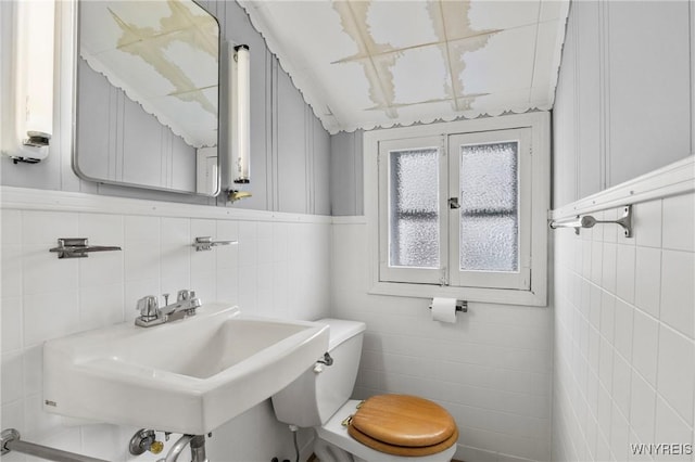 194 Woodridge Ave, Cheektowaga, NY 14225 - half bathroom with tile walls and toilet