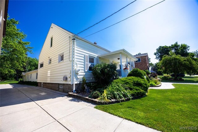 368 Cayuga Creek Rd, Cheektowaga, NY 14227 - view of home's exterior featuring a lawn