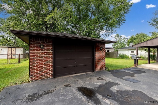 473 Seneca Creek Rd, West Seneca, NY 14224 - detached garage with driveway