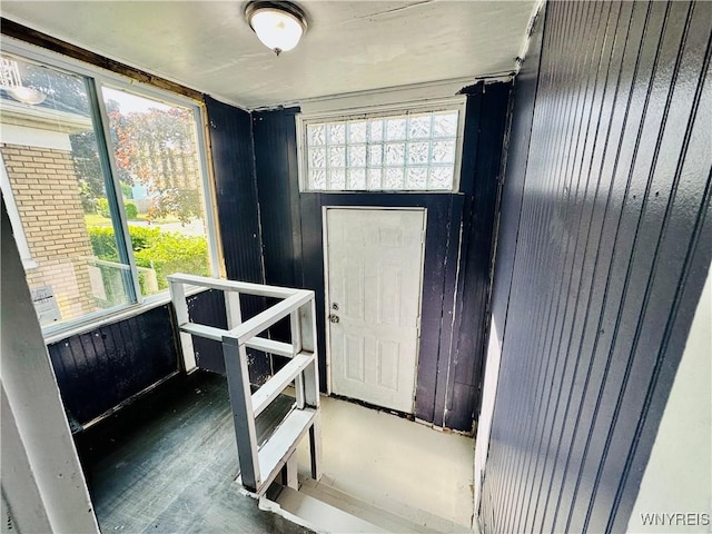 67 Holmes St, Buffalo, NY 14207 - view of entryway