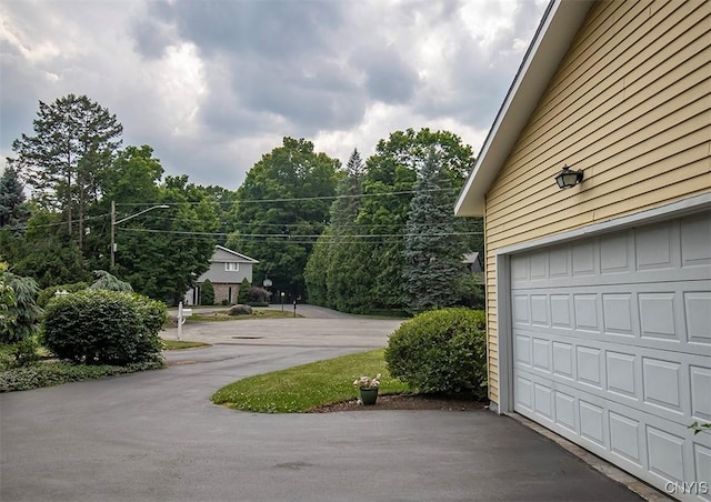101 Luan Cir, Dewitt, NY 13078 - garage featuring asphalt driveway