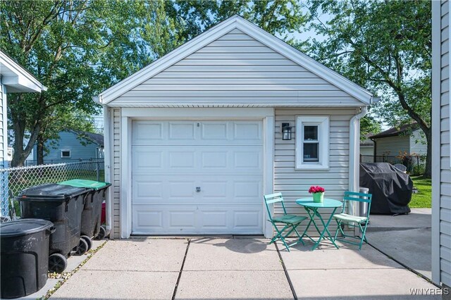 282 N Wrexham Ct, Tonawanda, NY 14150 - detached garage with driveway
