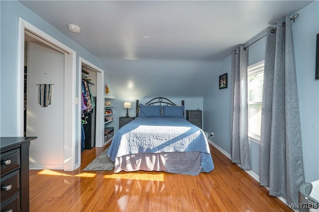 282 N Wrexham Ct, Tonawanda, NY 14150 - bedroom featuring light wood-style floors and vaulted ceiling