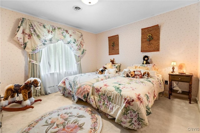 5 Hingham Rd, Utica, NY 13501 - carpeted bedroom with wallpapered walls