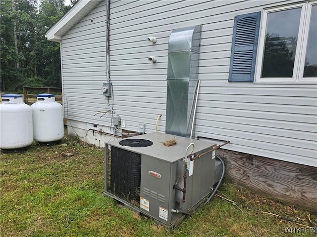 12370 Lake Forest Ln Unit 42, Yates, NY 14098 - exterior view of propane tank and crawl space