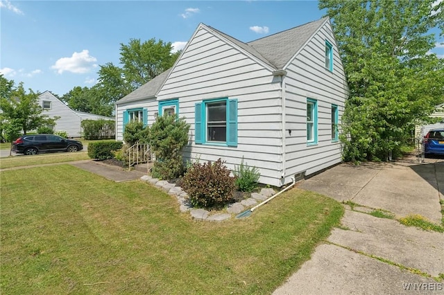 167 Somerville Ave, Tonawanda, NY 14150 - view of side of property with a yard