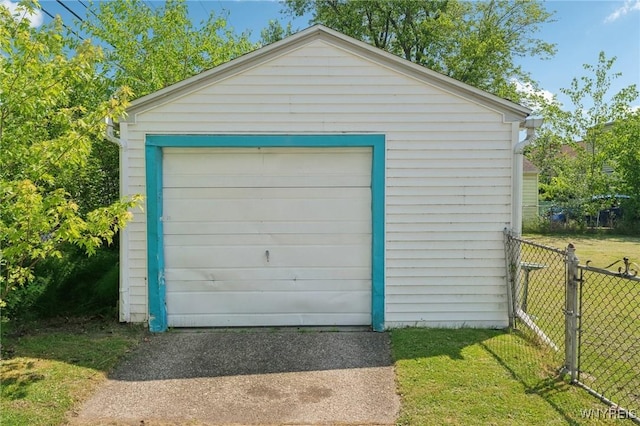 167 Somerville Ave, Tonawanda, NY 14150 - detached garage with driveway