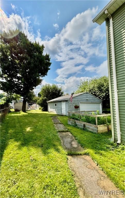 39 Klas Ave, West Seneca, NY 14224 - view of yard