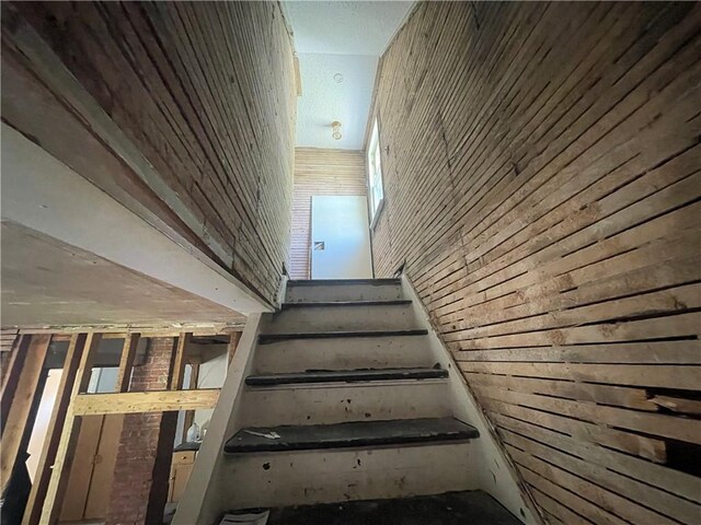 37 Outlook Dr, Irondequoit, NY 14622 - view of stairs