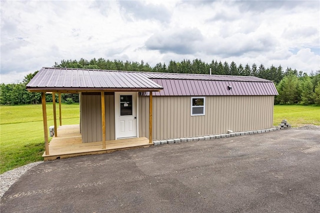 7156 County Line Rd, Naples, NY 14512 - view of front of property with a front yard, a metal roof, and a gambrel roof