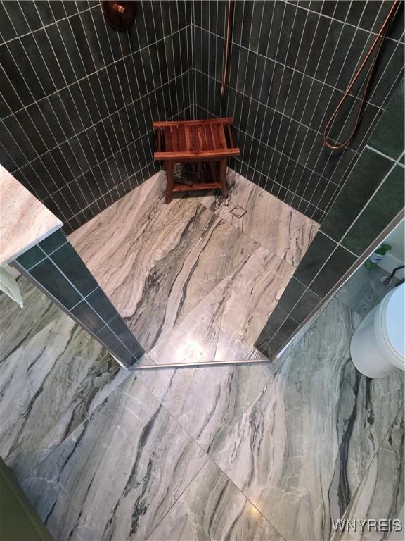 4049 River Rd, Lewiston, NY 14174 - full bath featuring tiled shower