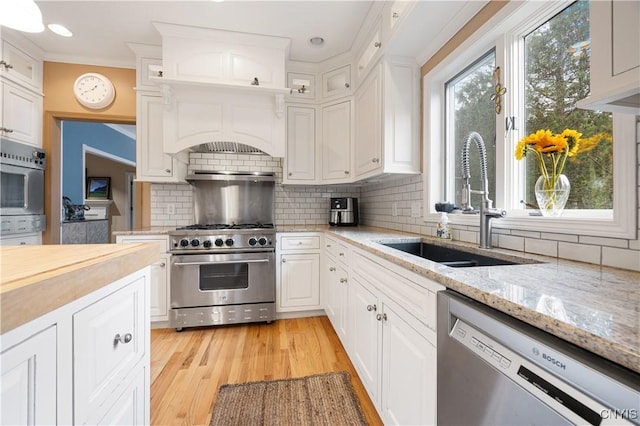 8067 Irish Mist Ln, Manlius, NY 13104 - kitchen with stainless steel appliances, white cabinetry, tasteful backsplash, light wood finished floors, and recessed lighting