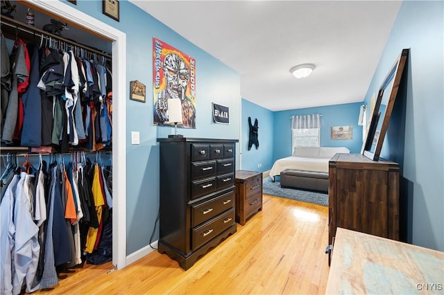 8067 Irish Mist Ln, Manlius, NY 13104 - bedroom featuring light wood-style flooring and a closet