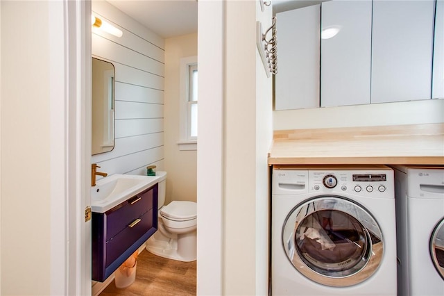 47 Stonington Dr, Pittsford, NY 14534 - laundry area featuring washing machine and dryer and wood finished floors