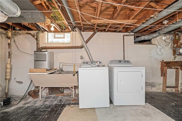 975 Whitlock Rd, Irondequoit, NY 14609 - laundry room with washer and clothes dryer